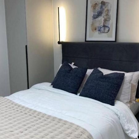 Modern 1-Bed Apartment In Buckinghamshire With Free Wifi, Parking & Garden High Wycombe Luaran gambar