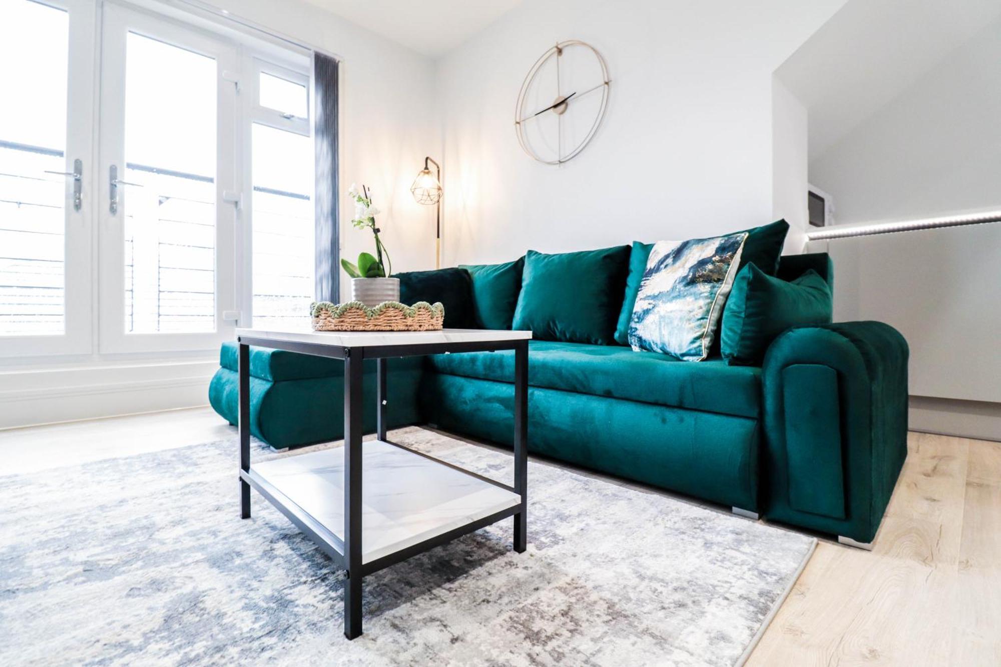Modern 1-Bed Apartment In Buckinghamshire With Free Wifi, Parking & Garden High Wycombe Luaran gambar